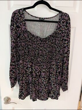 Torrid Ditsy Floral Babydoll Rayon Slub Smocked Tiered Top in Size 2 (18/20)